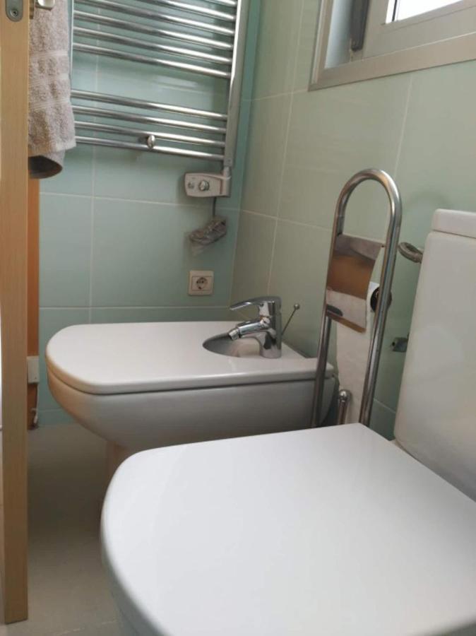 Stylish Flat, 2 Bathrooms And Swimming Pool, Next To The Beach! Sant Adria de Besos Bagian luar foto